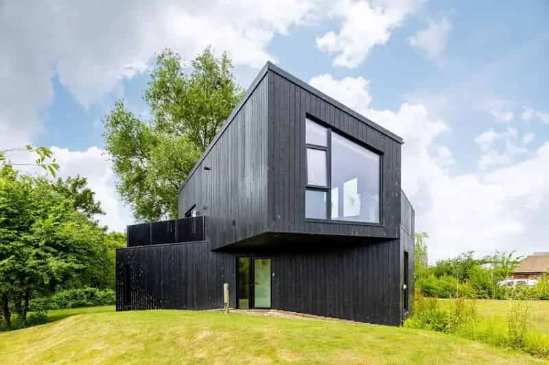 2 Bedroom Detached House for Sale - Eco-Friendly & Stylish