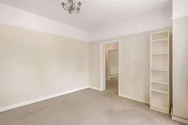 2 Bed Flat for Sale near Gipsy Hill Station