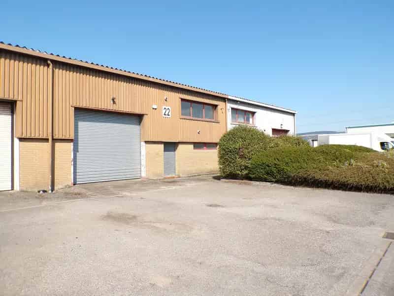 Distribution Production Unit with Office Space