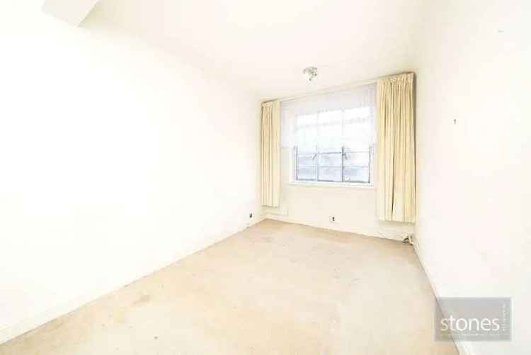 2 bed flat for sale