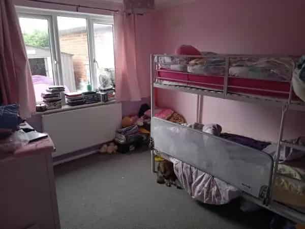 2 Bed Maisonette Large Garden Family Home Near School