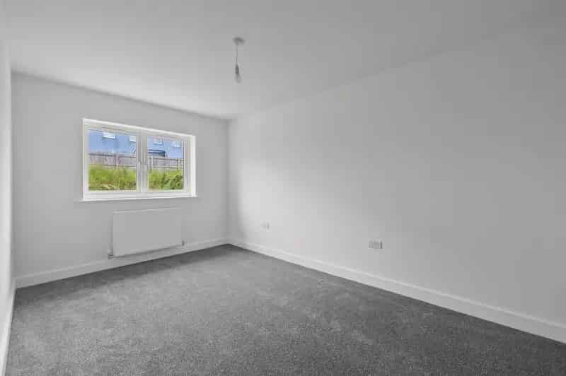 4 Bed End Terrace House For Sale