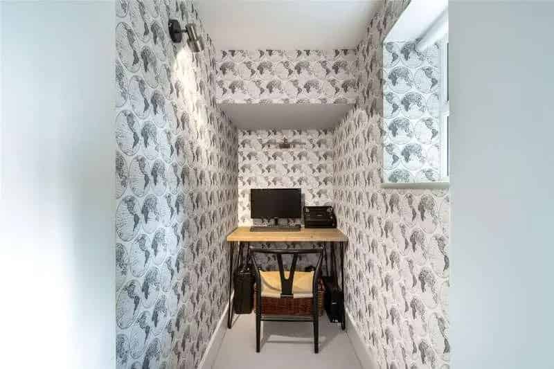 2 bed flat for sale