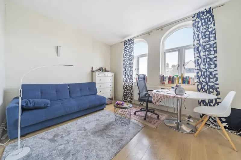 King Street Property near Ravenscourt Park and Stamford Brook Station