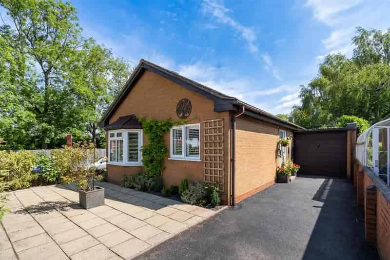 2 Bedroom Detached Bungalow For Sale