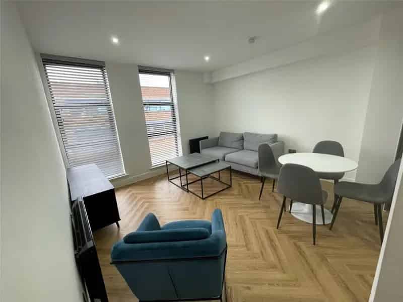 2 Bedroom Apartment near Snow Hill Station