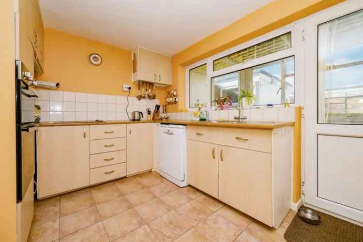 Three Bedroom Detached House Near Amenities and Schools