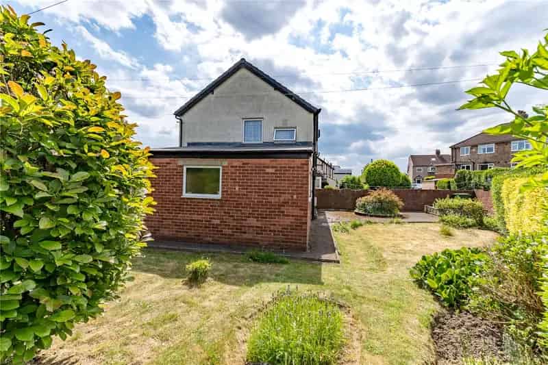 Three Bedroom End Terrace House For Sale