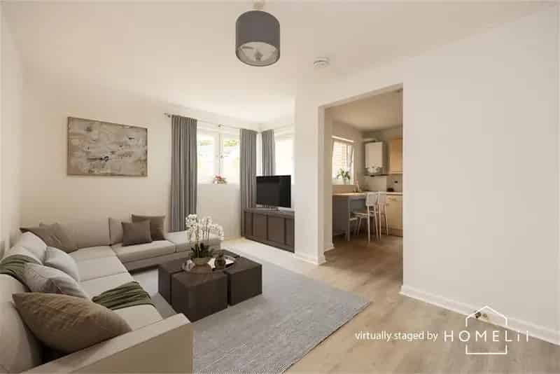 2 Bed Flat Second Floor Modern Factored Development Ample Parking