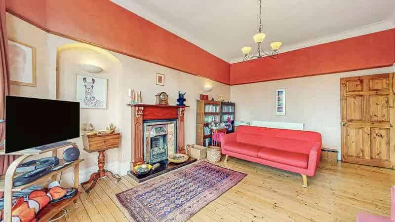 2 Bed Flat for Sale in Glasgow West End - Naseby Park