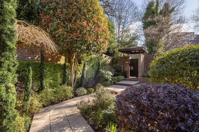 Spectacular Detached House for Sale in Hampstead NW3