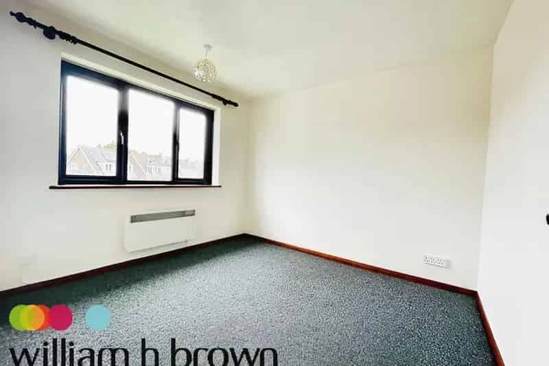 2 Bed Apartment with Allocated Parking and Communal Gardens