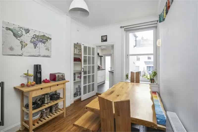 2 Bed Flat Willowbrae - Private Gardens & Period Features