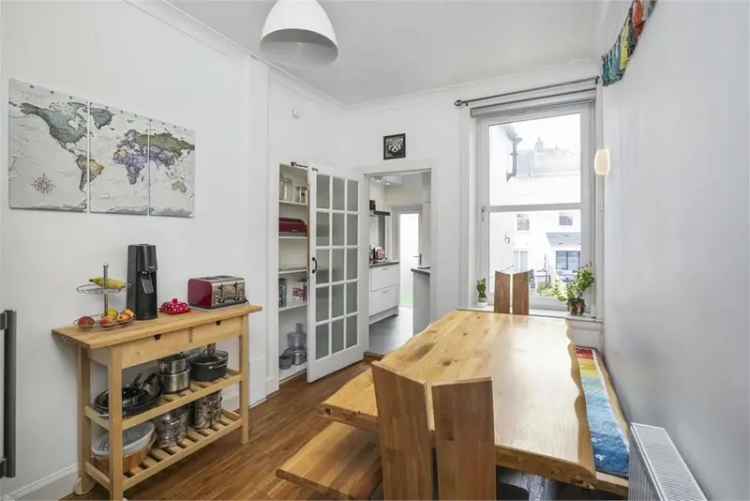 2 Bed Flat Willowbrae - Private Gardens & Period Features