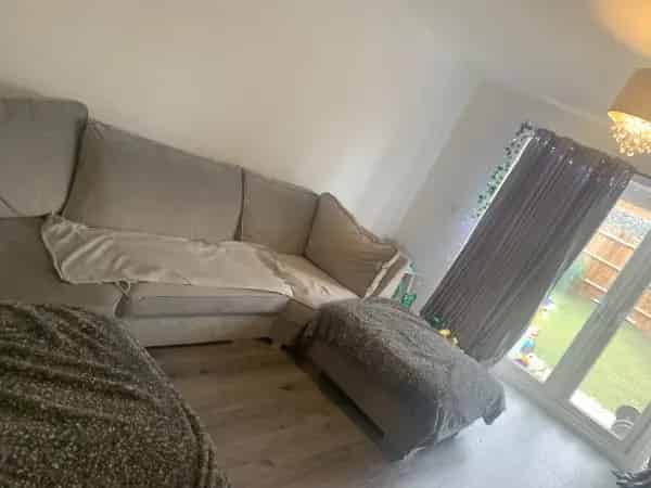 Large 2-Bed House Near Shops and Parks