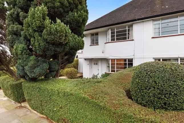 4 Bedroom Semi-Detached House for Sale Hampstead Garden Suburb