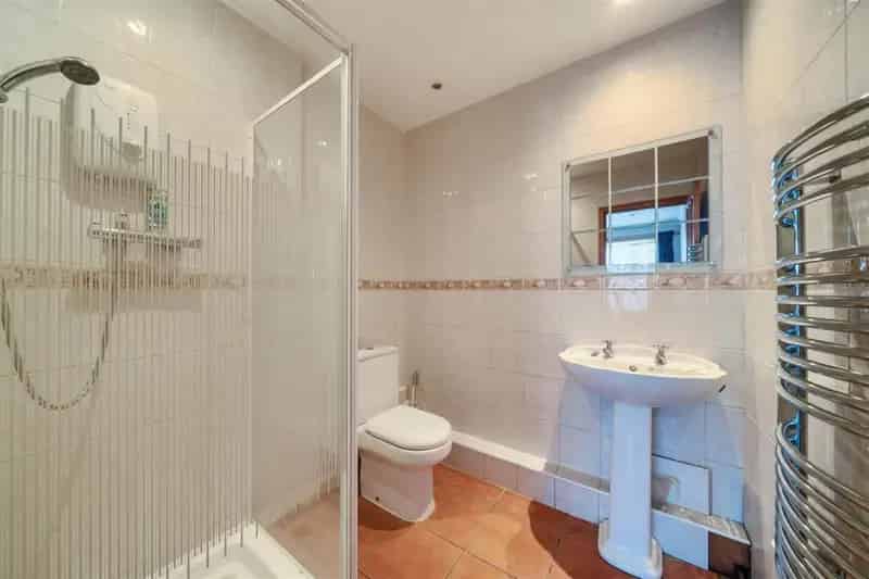 4 Bed Semi-Detached House For Sale - Large Garden & Off-Street Parking