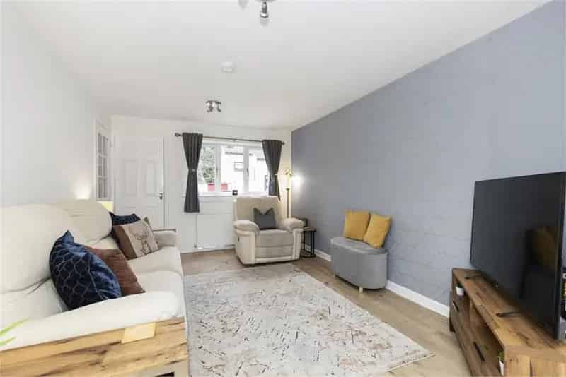 3 Bed Semi Detached House Livingston