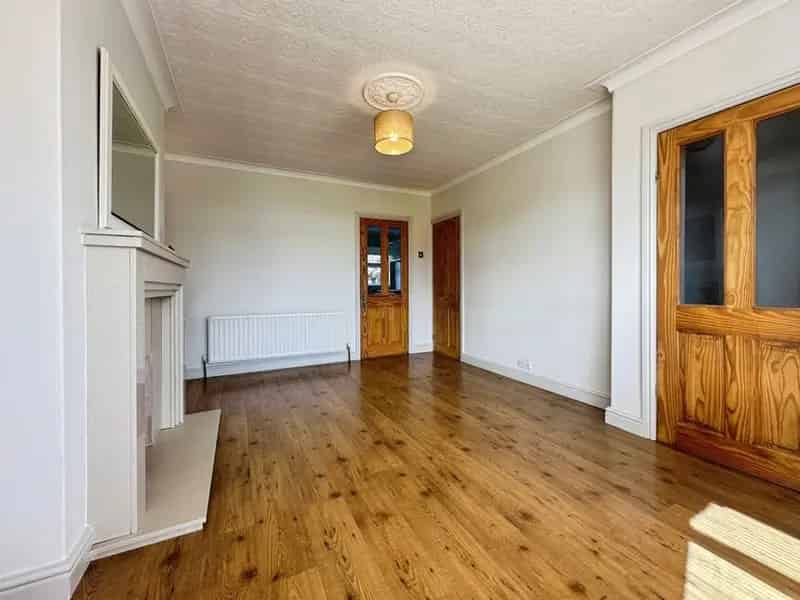 3 Bedroom Semi Detached House to Rent Tingley West Yorkshire