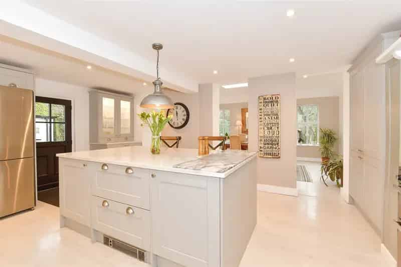 4 Bedroom Detached House with Garden House and Tennis Court
