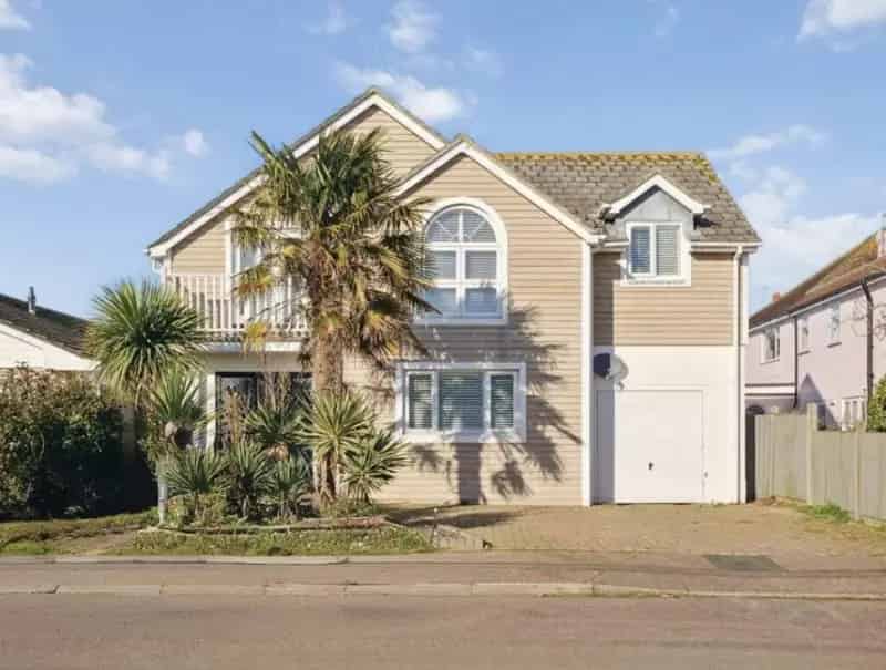 3 bedroom detached house