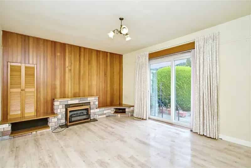 4 Bed Bungalow - Detached with 2 Reception Rooms