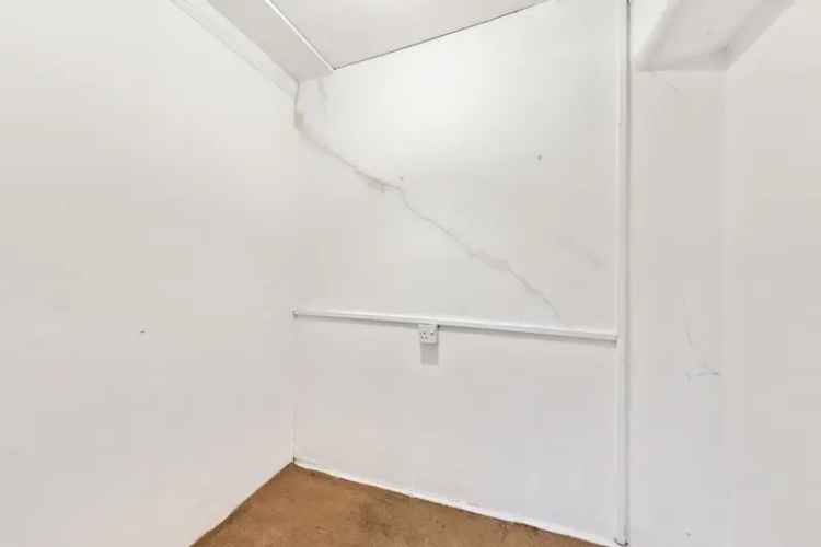 2 Bed Tenement Flat Shawlands Glasgow Near Crossmyloof Station