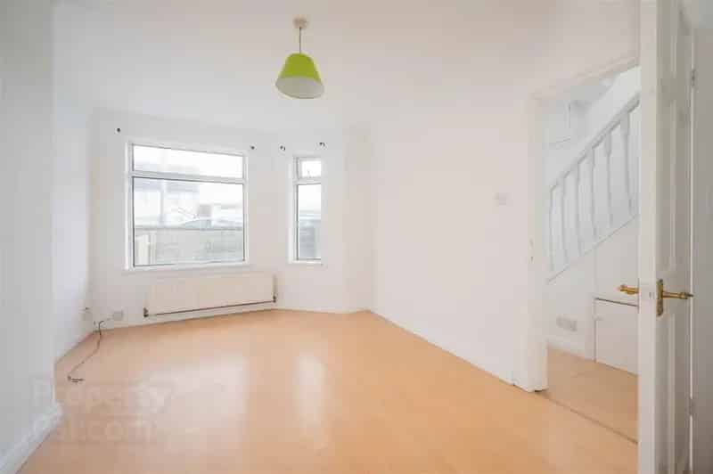 Spacious 3-Bed Semi-Detached House Belfast Road