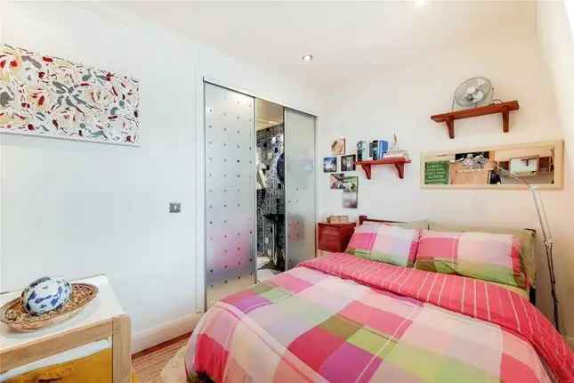 Flat to rent in Eccleston Square, Pimlico SW1V