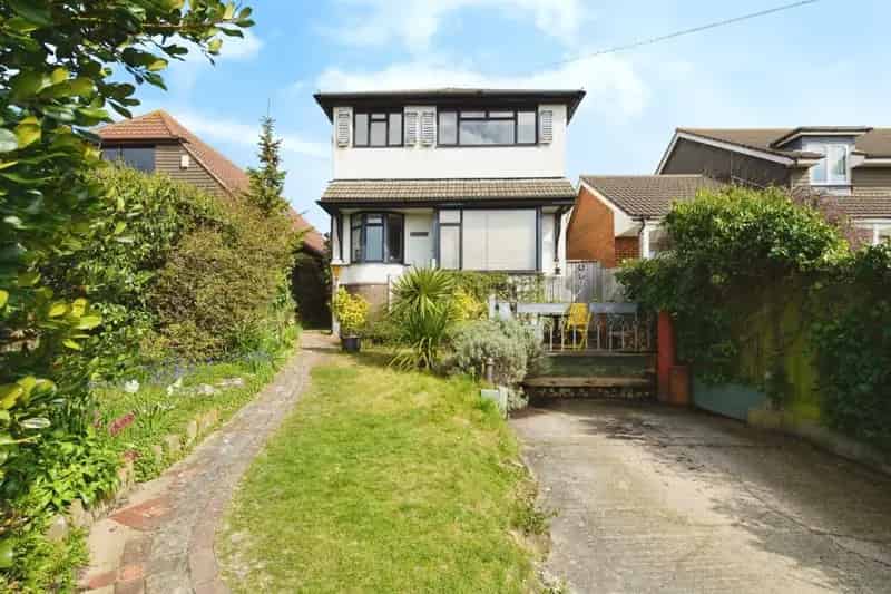 3 Bed House with Self Contained Studio Flat and Large Garden