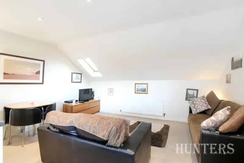 1 Bedroom Flat to Let Brixton Top Floor Period Conversion