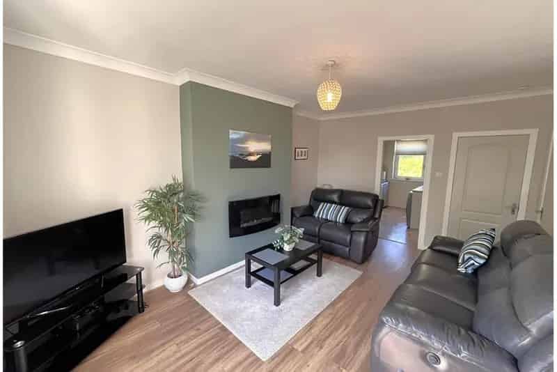 3 Bed Flat Knightswood Upper Immaculate Condition Modern Kitchen