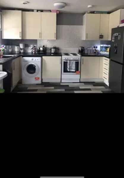 Flat For Rent in Chichester, England