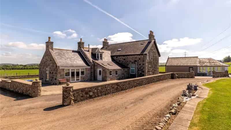 Craigwillie Farmhouse Huntly Attractive Period Home Extensive Gardens