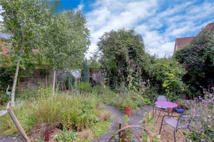6 Bedroom Detached House For Sale Near Manor Farm Park