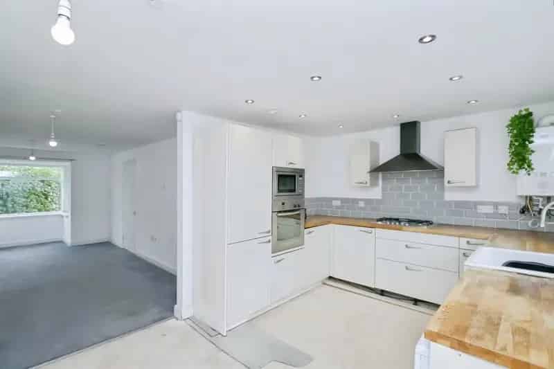 3 bedroom detached house