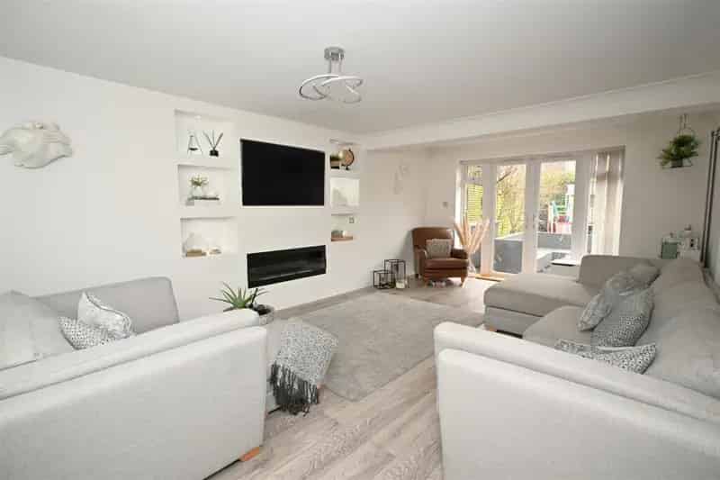 4 Bedroom Link Detached House for Sale Chineham