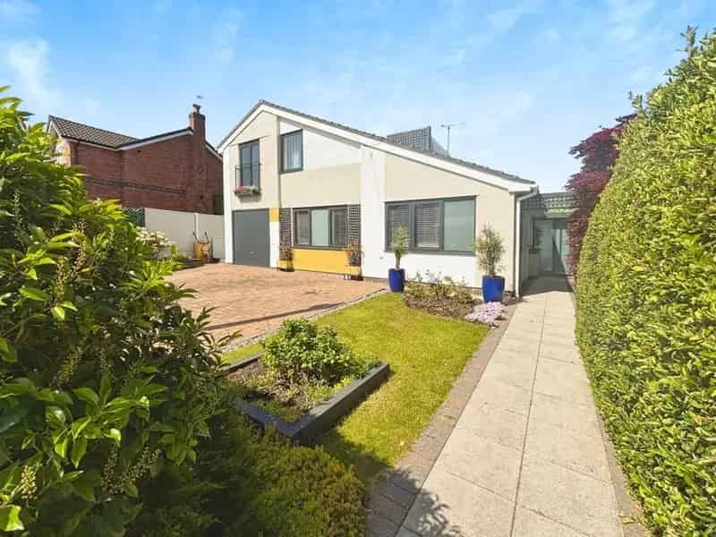 4 Bedroom Detached House for Sale in Saughall Cheshire