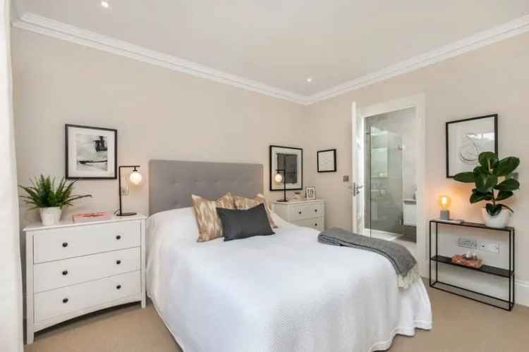 Apartment For Sale in Winchester, England