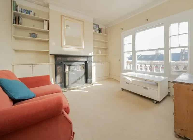 3-Bed Flat Top Floor Mansion Block Parsons Green Putney