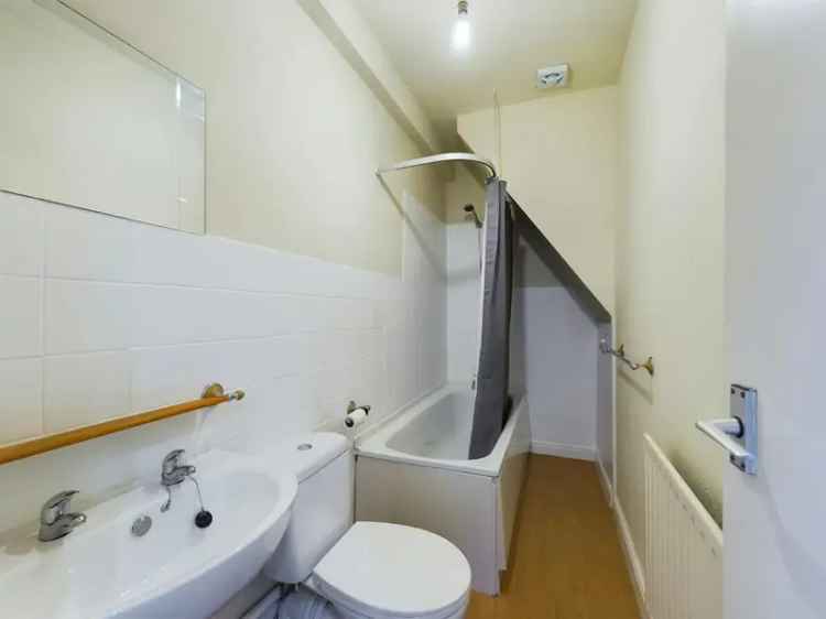 Flat For Rent in 31/33, Victoria Road, Borough of Pendle, England