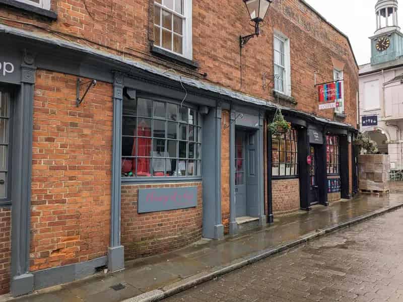 Godalming Retail Unit To Let - Small Business Ideal