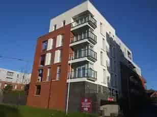 Stunning 2 Bed River Lagan Apartment with Balcony & Parking