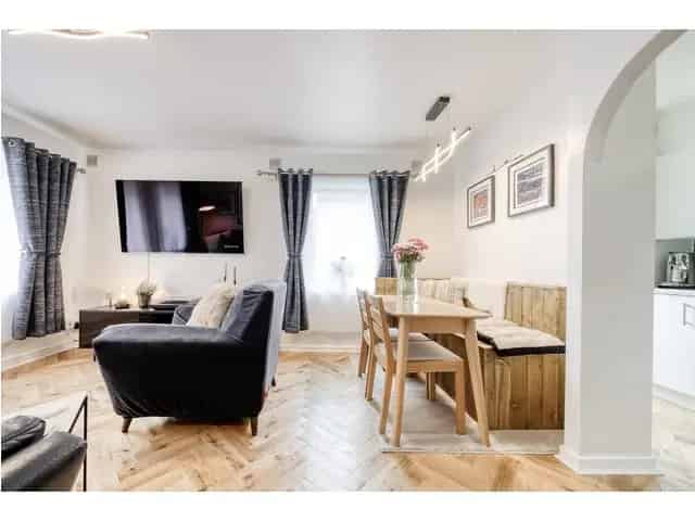 2 Bedroom Flat for Sale in Leith Edinburgh