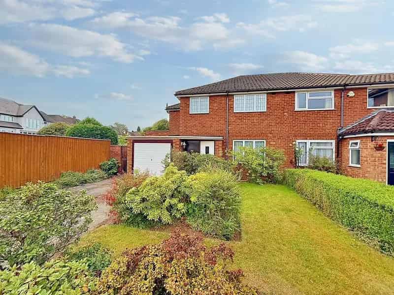 3 Bedroom Semi Detached House For Sale Near Schools and Sutton Park