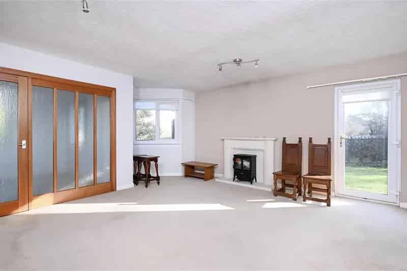 5 Bed Detached House East Calder