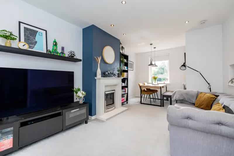 2 Bed Mid Terraced House Sheddocksley Off Street Parking