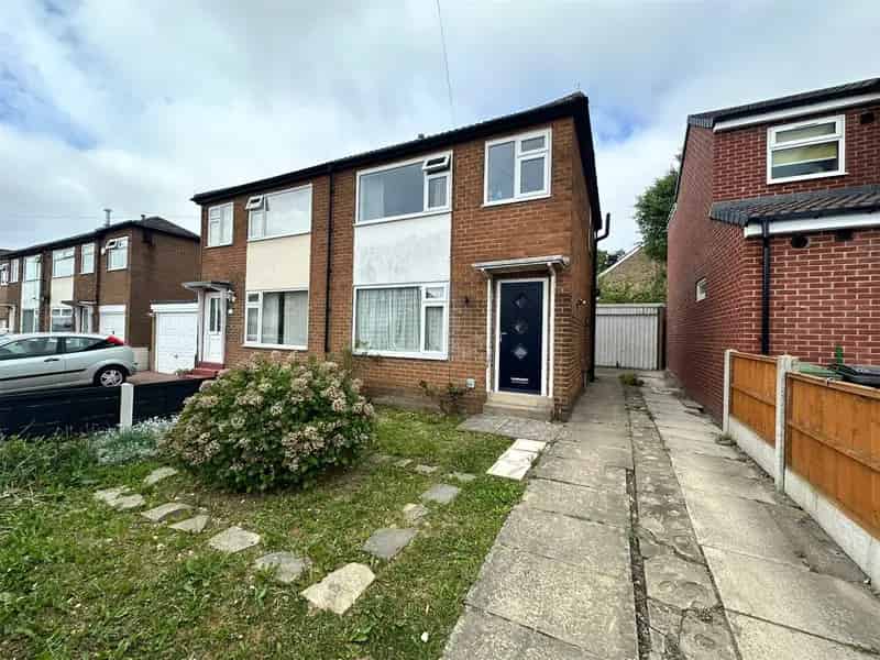 3 Bed Semi-Detached House Near Amenities and Schools
