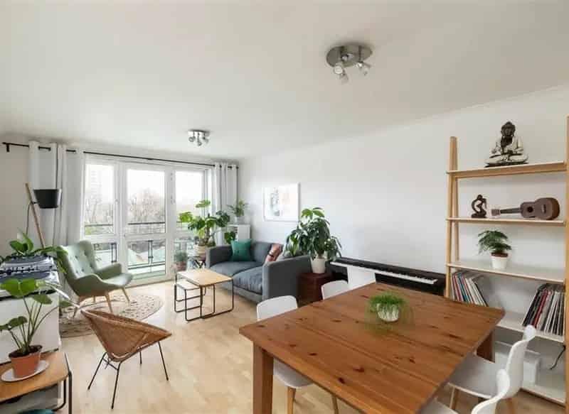 2 Bed Flat Ensign Street 850 Sq Ft Parking Balcony Terrace