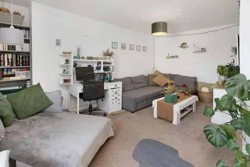 2 Bed Flat for Sale Town Centre - Character Maisonette